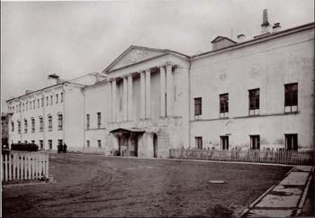 Здание Рукавишниковского приюта на Смоленско-Сенной площади. Фотография начала XX века